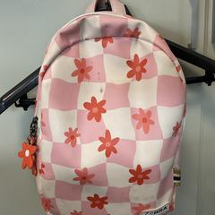 Rugzakje Roze met bloemen, gemeldet von Breng Arnhem über iLost