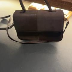 Taška, jak nahlášeno Van der Valk Hotel Houten pomocí iLost