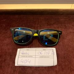 Gafas de sol, segundo informou The Dominican usando iLost