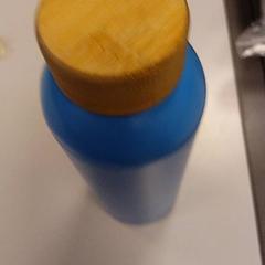 마시는 병 Blauw, iLost를 사용하여 Vrije Universiteit Amsterdam에 보고됨