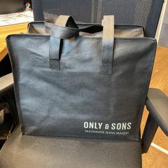 Sac, a été signalé par Designer Outlet Roosendaal utilisant iLost