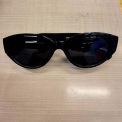 Lunettes de soleil noire, come riportato da IKEA Marseille La Valentine utilizzando iLost