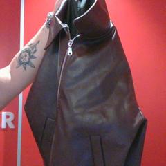 Leather coat burgundy, as reported by MEININGER Hotel Roma Termini using iLost