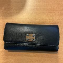 Portefeuille Op naam van Owusu Afriyie, a été signalé par Gemeente Amsterdam utilisant iLost