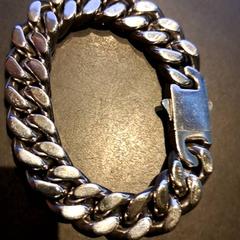 Karkötő zilverkleurig, amint azt TivoliVredenburg az iLost segítségével jelentette.