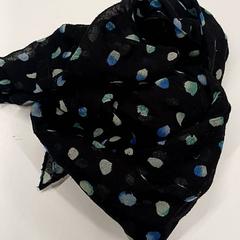 チョーカー noir がiLostで IKEA Clermont Ferrand によって報告されました