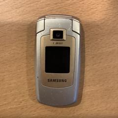 Telemóvel Beige klaptelefoon Samsung, como reportado por Gemeente Amsterdam utilizando o iLost