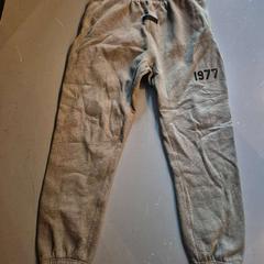 İLost kullanarak Room Mate Bruno tarafından bildirildiği gibi Spor pantolonu pand