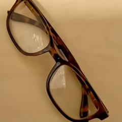 Briller Brown, som rapportert av Mövenpick Hotel Amsterdam City Centre ved bruk av iLost