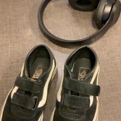 Hodetelefoner & Barnesko shoes, som rapportert av MEININGER Hotel Brussels City Center ved bruk av iLost