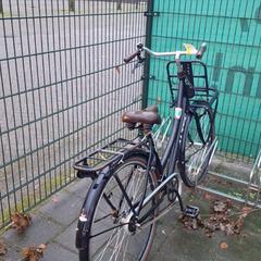 자전거 Altec zwart, rekje voorop, iLost를 사용하여 Fietsdepot Meierijstad에 보고됨