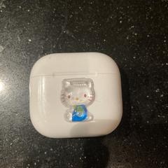 Oortjes en oplaaddoosje, jak bylo nahlášeno na iLost