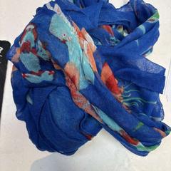 Šátek Blauw en bloemig, jak nahlášeno Rijksmuseum van Oudheden pomocí iLost