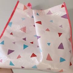 Taška - Draagtas, jak nahlášeno Centraal magazijn pomocí iLost