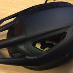 Capacete de bicicleta, como reportado por Canisius-Wilhelmina Ziekenhuis utilizando o iLost