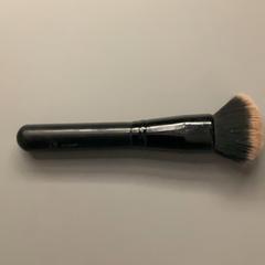 Brosse, a été signalé par MEININGER Hotel Budapest Great Market Hall utilisant iLost