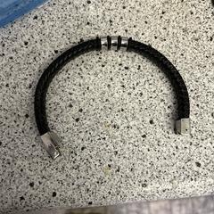 Armband, come riportato a iLost