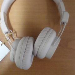 Écouteurs Roze, a été signalé par Regio Limburg - Leuven utilisant iLost