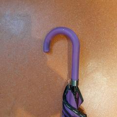 مظلة mauve، كما تم الإبلاغ عنه بواسطة TCL عبر iLost