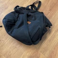 Táska Adu-Anning, amint azt GVB az iLost segítségével jelentette.