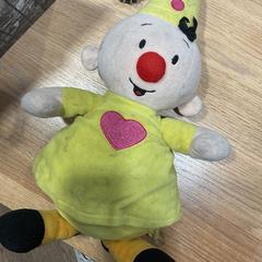 Mazlící hračka Bumba, jak nahlášeno Designer Outlet Roosendaal pomocí iLost