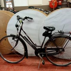 الدراجة l'avenir Donkerpaarse damesfiets، كما تم الإبلاغ عنه بواسطة Fietsdepot Hasselt عبر iLost
