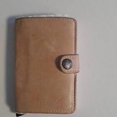 Brieftasche, gemeldet von Dolfinarium über iLost
