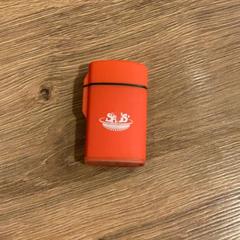 Accendino Rouge, come riportato da MEININGER Hotel Marseille Centre la Joliette utilizzando iLost