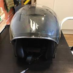 Capacete, como reportado por Qbuzz U-OV utilizando o iLost