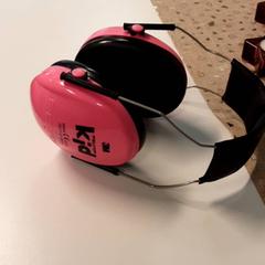 Hodetelefoner, som rapportert av Vrije Universiteit Brussel (VUB) ved bruk av iLost