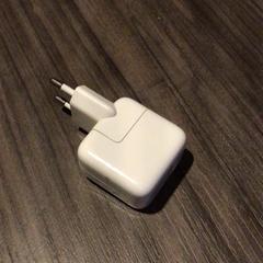 Adaptador Wit, segons ha informat Van der Valk Hotel Zwolle mitjançant iLost