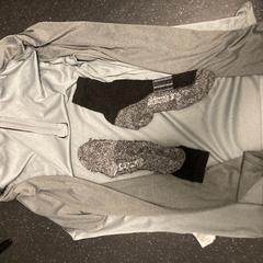 Oblečení Silver, jak nahlášeno Ramada by Wyndham Amsterdam Airport Schiphol pomocí iLost