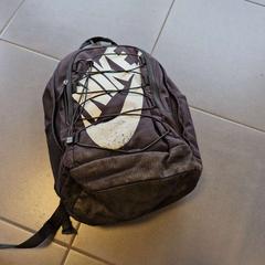 Hátizsák Nike, amint azt Regio Oost-Vlaanderen az iLost segítségével jelentette.