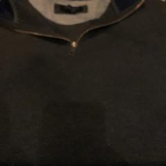 Suéter, ha sido reportado por Van der Valk Hotel Heerlen con iLost