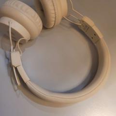 Auriculars, segons ha informat Padualaan 101 mitjançant iLost