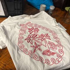 Broderi wit t-shirt, som rapportert av Van der Valk Rotterdam Blijdorp ved bruk av iLost