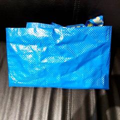 Sac bleu, a été signalé par IKEA Nantes utilisant iLost