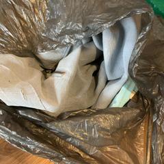 Camisa & Sabata Gris et bleu, segons ha informat MEININGER Hotel Marseille Centre la Joliette mitjançant iLost