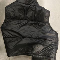 Kleding - Bodywarmer zwart., amint azt Centraal magazijn az iLost segítségével jelentette.