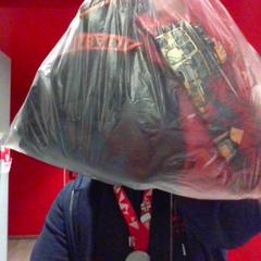 Tshirt tshirts, a été signalé par MEININGER Hotel Roma Termini utilisant iLost