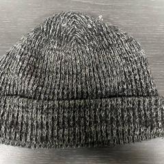 Kleding  - Muts Grijs, como reportado por Centraal magazijn utilizando o iLost