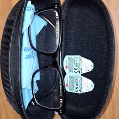 Etui na okulary z okularami, zgłoszono przez Qbuzz DMG przy użyciu iLost