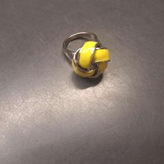 Prstýnky žlutý, como reportado por IKEA Brno utilizando o iLost