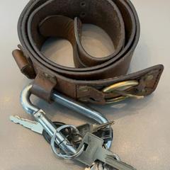 Ceinture & Clés Brown leather, a été signalé par MEININGER Hotel Amsterdam Amstel utilisant iLost