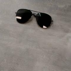 Occhiali da sole, come riportato da Arriva Friesland / Groningen utilizzando iLost