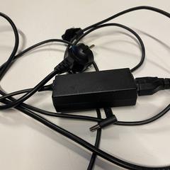 Laptop oplader, som rapportert av NHL Stenden hogeschool Emmen ved bruk av iLost