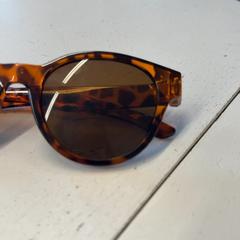 サングラス がiLostで GVB によって報告されました