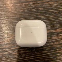 AirPods, som rapportert av WestCord Hotel Eindhoven ved bruk av iLost