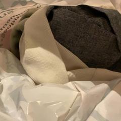 Vêtements Green beige and grey // size L, a été signalé par MEININGER Hotel Brussels City Center utilisant iLost