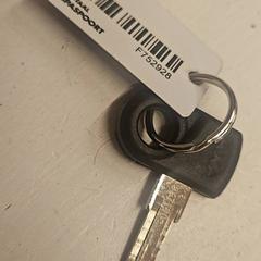 المفاتيح (متنوعة)، كما تم الإبلاغ عنه بواسطة GVB عبر iLost